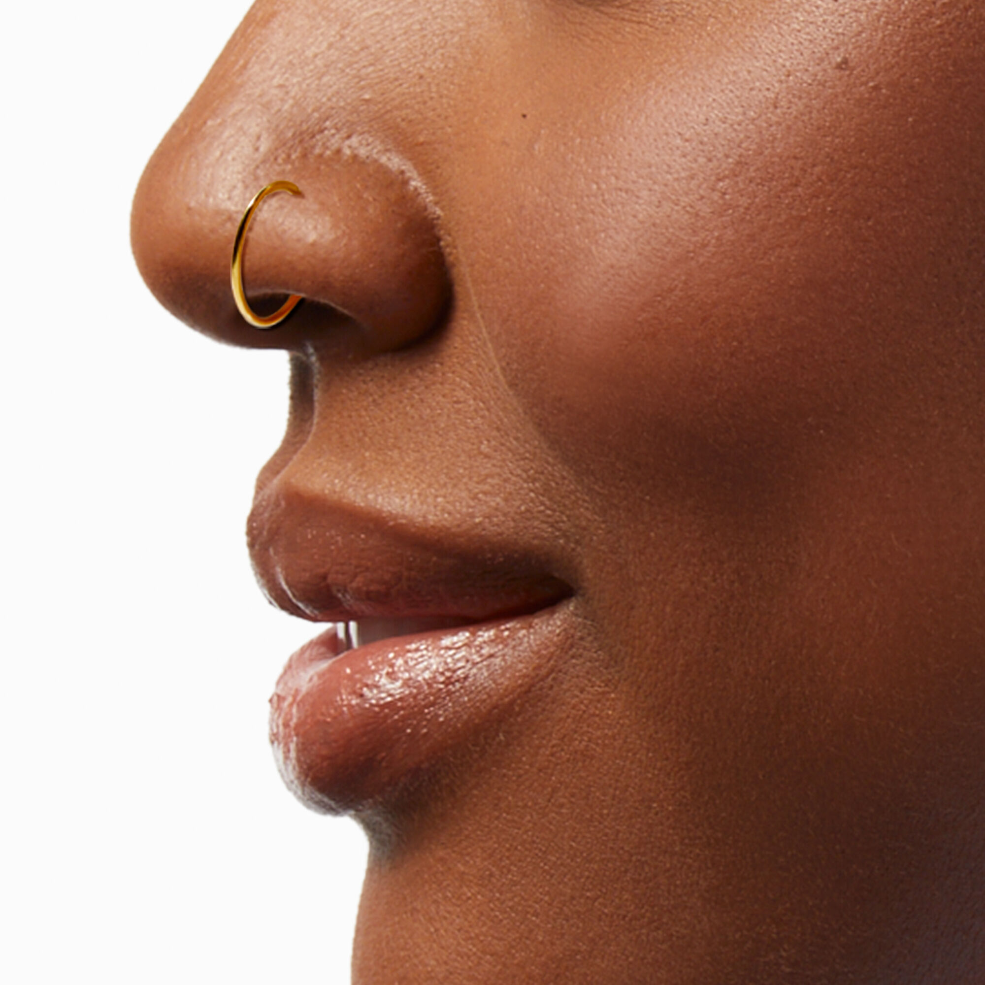 Female nose new arrivals piercing