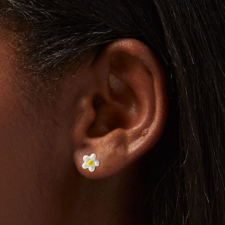 White Daisy Stud Earrings,