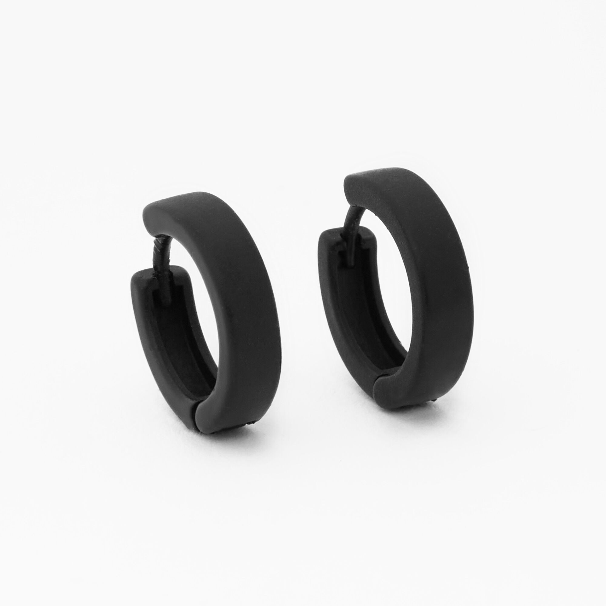 Matte black hoop earrings deals