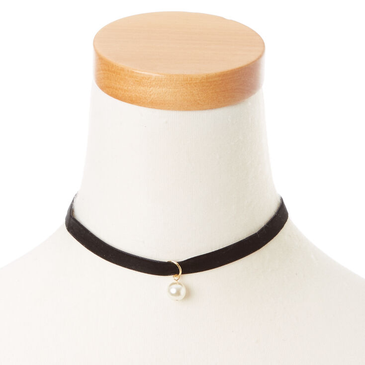 Velvety Choker Necklace with Pearl,