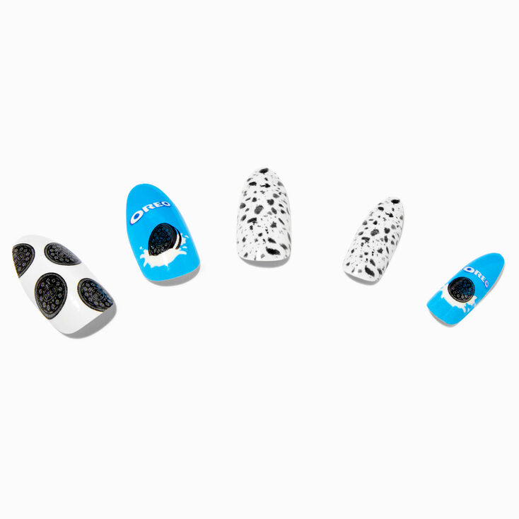 Oreo&reg; Icing Exclusive Stiletto Vegan Faux Nail Set - 24 Pack,